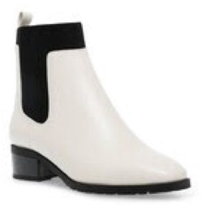 *NWT Anne Klein Carter White Bootie Size 10